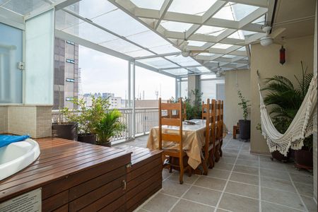 Apartamento à venda com 123m², 2 quartos e 3 vagas Apartamento à venda com 123m², 2 quartos e 3 vagasEspaço Gourmet