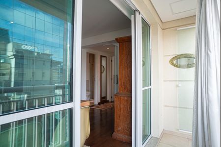 Apartamento à venda com 123m², 2 quartos e 3 vagas Apartamento à venda com 123m², 2 quartos e 3 vagasVaranda da Sala