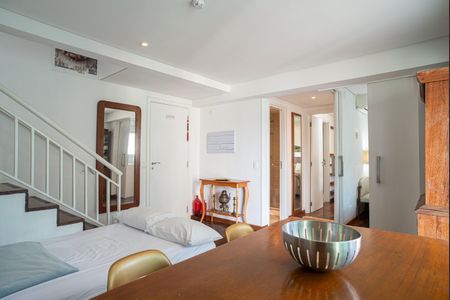 Apartamento à venda com 123m², 2 quartos e 3 vagas Apartamento à venda com 123m², 2 quartos e 3 vagasSala