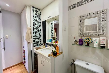 Apartamento à venda com 60m², 2 quartos e 1 vaga Apartamento à venda com 60m², 2 quartos e 1 vagaBanheiro
