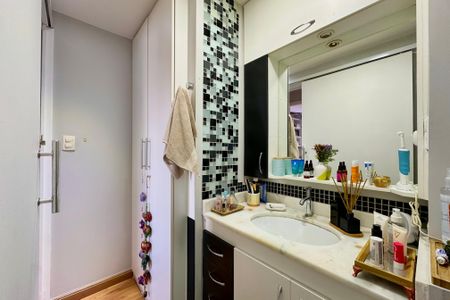 Apartamento à venda com 60m², 2 quartos e 1 vaga Apartamento à venda com 60m², 2 quartos e 1 vagaBanheiro