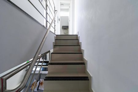 Apartamento à venda com 180m², 2 quartos e 1 vaga Apartamento à venda com 180m², 2 quartos e 1 vagaEscada