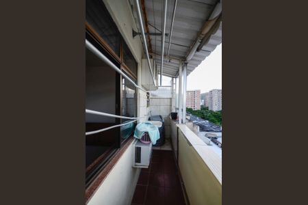 Apartamento à venda com 103m², 3 quartos e 2 vagas Apartamento à venda com 103m², 3 quartos e 2 vagasÁrea de Serviço