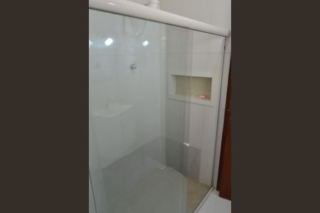 Casa de condomínio para alugar com 243m², 2 quartos e 2 vagas Casa de condomínio para alugar com 243m², 2 quartos e 2 vagasBanheiro da Suíte