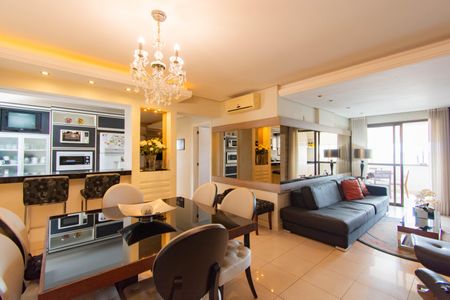 Apartamento à venda com 160m², 4 quartos e 2 vagas Apartamento à venda com 160m², 4 quartos e 2 vagasCopa