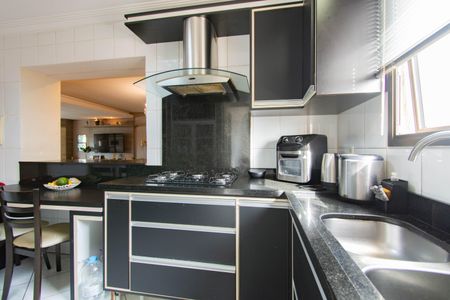 Apartamento à venda com 160m², 4 quartos e 2 vagas Apartamento à venda com 160m², 4 quartos e 2 vagasCozinha