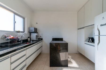 Casa à venda com 227m², 4 quartos e 2 vagas Casa à venda com 227m², 4 quartos e 2 vagasCozinha