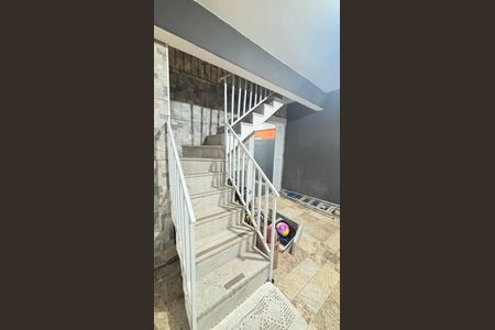 Casa à venda com 266m², 3 quartos e 3 vagasGaragem - Escada