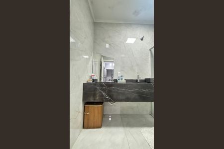 Casa à venda com 266m², 3 quartos e 3 vagasBanheiro