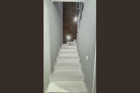 Casa à venda com 266m², 3 quartos e 3 vagasEscada