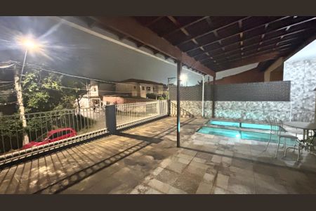 Casa à venda com 266m², 3 quartos e 3 vagasQuarto 2 Varanda