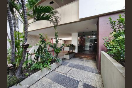 Apartamento à venda com 69m², 2 quartos e 1 vaga Apartamento à venda com 69m², 2 quartos e 1 vagaFachada e portaria