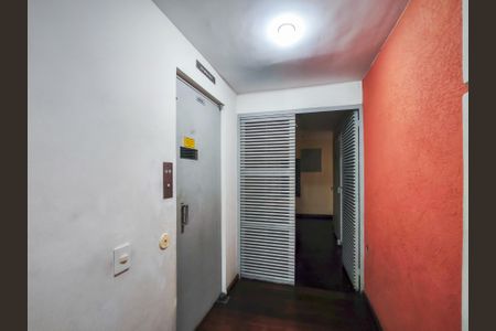 Apartamento à venda com 69m², 2 quartos e 1 vaga Apartamento à venda com 69m², 2 quartos e 1 vagaFachada e portaria