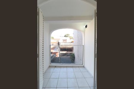 Casa à venda com 110m², 2 quartos e 3 vagas Casa à venda com 110m², 2 quartos e 3 vagasvaranda