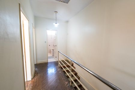 Casa para alugar com 270m², 5 quartos e sem vaga Casa para alugar com 270m², 5 quartos e sem vagaCorredor dos quartos