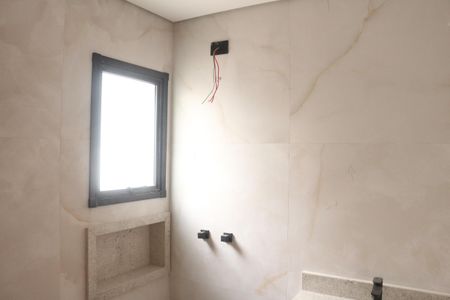 Casa à venda com 200m², 3 quartos e 4 vagasBanheiro da Suíte 2