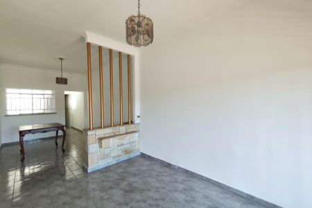 Casa para alugar com 200m², 2 quartos e 2 vagasSala