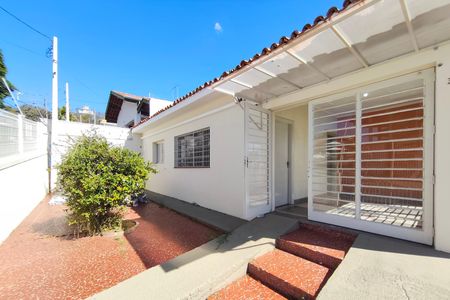 Casa para alugar com 138m², 2 quartos e 2 vagas Casa para alugar com 138m², 2 quartos e 2 vagasQuintal Frente