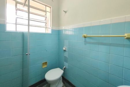 Casa para alugar com 138m², 2 quartos e 2 vagas Casa para alugar com 138m², 2 quartos e 2 vagasBanheiro Social