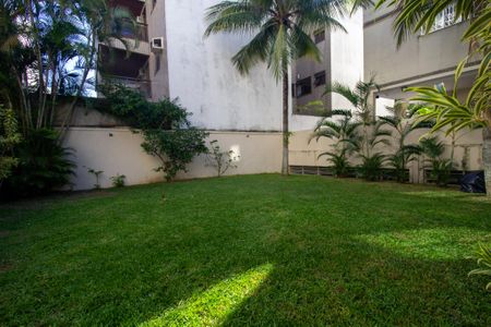 Apartamento à venda com 209m², 4 quartos e 2 vagas Apartamento à venda com 209m², 4 quartos e 2 vagasÁrea comum - Área Externa