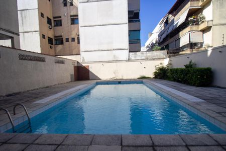 Apartamento à venda com 209m², 4 quartos e 2 vagas Apartamento à venda com 209m², 4 quartos e 2 vagasÁrea Comum - Piscina