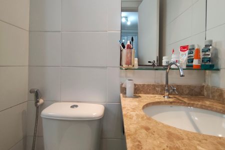 Apartamento à venda com 77m², 2 quartos e 2 vagas Apartamento à venda com 77m², 2 quartos e 2 vagasBanheiro Suíte