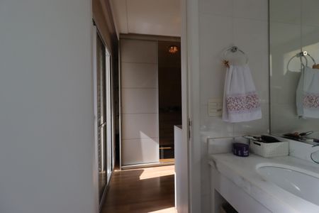 Apartamento à venda com 128m², 3 quartos e 4 vagasBanheiro da Suíte 2