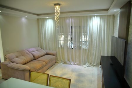 Casa à venda com 142m², 3 quartos e 2 vagasSala