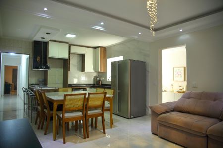 Casa à venda com 142m², 3 quartos e 2 vagasSala