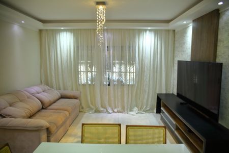 Casa à venda com 142m², 3 quartos e 2 vagasSala