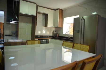 Casa à venda com 142m², 3 quartos e 2 vagasCozinha 