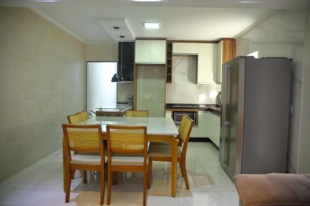 Casa à venda com 142m², 3 quartos e 2 vagasCozinha 