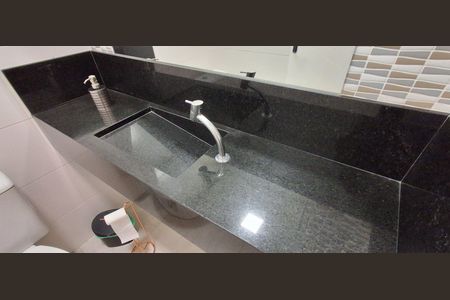 Casa de condomínio à venda com 194m², 3 quartos e 3 vagasBanheiro Social