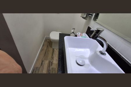 Casa de condomínio à venda com 194m², 3 quartos e 3 vagasBanheiro Social