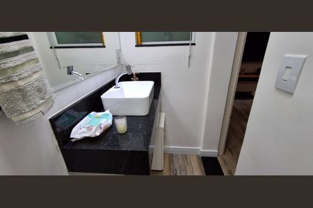 Casa de condomínio à venda com 194m², 3 quartos e 3 vagasBanheiro Social