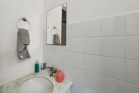 Apartamento à venda com 49m², 2 quartos e 1 vaga Apartamento à venda com 49m², 2 quartos e 1 vagaBanheiro