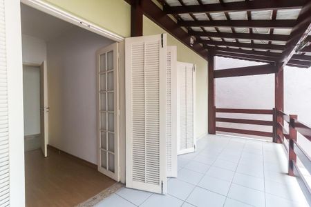 Casa para alugar com 180m², 3 quartos e 4 vagas Casa para alugar com 180m², 3 quartos e 4 vagasVaranda dos Quartos 1 e 2
