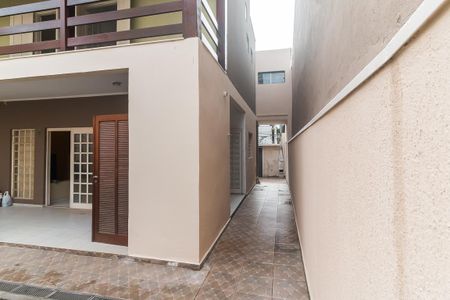 Casa para alugar com 180m², 3 quartos e 4 vagas Casa para alugar com 180m², 3 quartos e 4 vagasQuintal dos Fundos