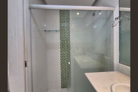 Casa de condomínio à venda com 200m², 3 quartos e 2 vagas Casa de condomínio à venda com 200m², 3 quartos e 2 vagasBanheiro da Suíte 1