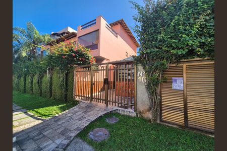 Casa de condomínio à venda com 200m², 3 quartos e 2 vagas Casa de condomínio à venda com 200m², 3 quartos e 2 vagasFachada