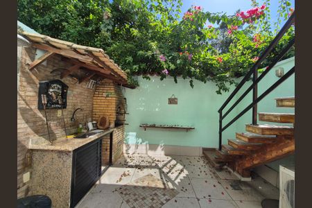 Casa de condomínio à venda com 200m², 3 quartos e 2 vagas Casa de condomínio à venda com 200m², 3 quartos e 2 vagasÁrea externa