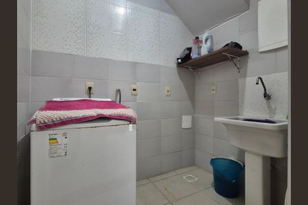 Casa de condomínio à venda com 200m², 3 quartos e 2 vagas Casa de condomínio à venda com 200m², 3 quartos e 2 vagasárea de serviço