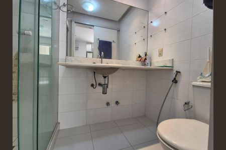 Casa de condomínio à venda com 200m², 3 quartos e 2 vagas Casa de condomínio à venda com 200m², 3 quartos e 2 vagasBanheiro da Suíte 1