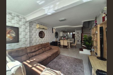 Casa de condomínio à venda com 200m², 3 quartos e 2 vagas Casa de condomínio à venda com 200m², 3 quartos e 2 vagasSala