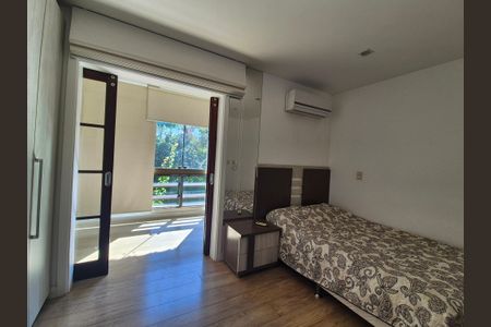 Casa de condomínio à venda com 200m², 3 quartos e 2 vagas Casa de condomínio à venda com 200m², 3 quartos e 2 vagasSuite 1