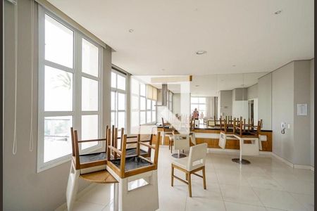 Apartamento à venda com 135m², 3 quartos e 2 vagas Apartamento à venda com 135m², 3 quartos e 2 vagasÁrea Comum - Salão de festas