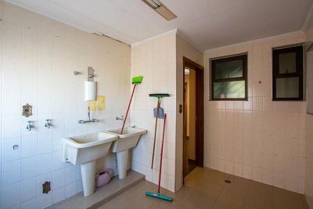 Apartamento à venda com 200m², 3 quartos e 2 vagas Apartamento à venda com 200m², 3 quartos e 2 vagasÁrea de serviço