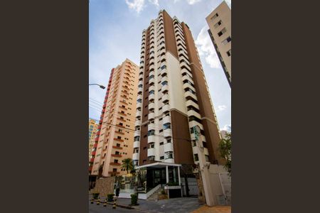 Apartamento à venda com 200m², 3 quartos e 2 vagas Apartamento à venda com 200m², 3 quartos e 2 vagasFachada