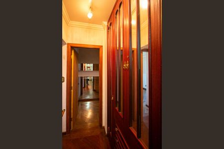 Apartamento à venda com 200m², 3 quartos e 2 vagas Apartamento à venda com 200m², 3 quartos e 2 vagasCorredor