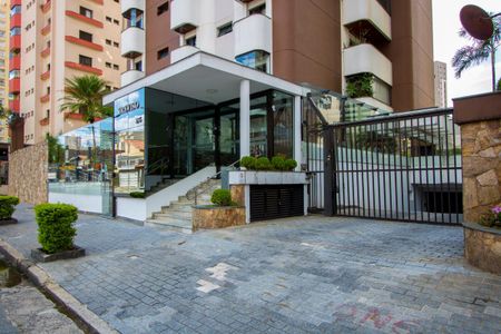 Apartamento à venda com 200m², 3 quartos e 2 vagas Apartamento à venda com 200m², 3 quartos e 2 vagasFachada